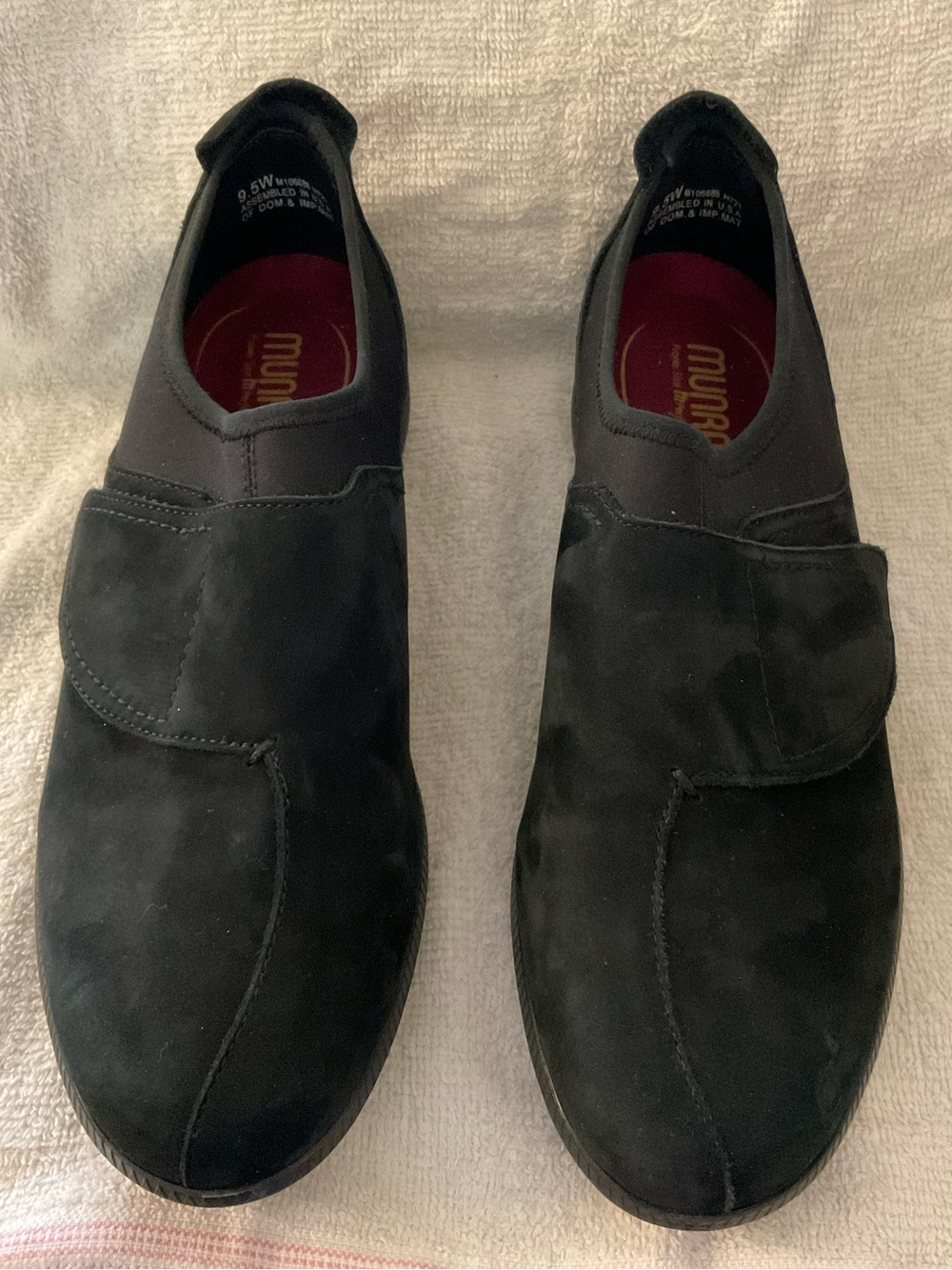 Munro Janis black nubuck slip-on shoes - Wide width